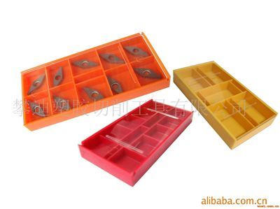 攀迪切削工具塑膠包裝-廣東省東莞市石排鎮(zhèn)福隆第二工業(yè)區(qū)三路-我司專業(yè)生產(chǎn)刀具盒以及刀具配件,主要產(chǎn)品:伸縮盒、刀片盒、絲攻盒、銑刀盒、注塑盒、鉆石刀片盒、刀柄盒、圓柱盒、螺絲、扳手…產(chǎn)品質(zhì)量有保證,價(jià)格合理。歡迎來電咨詢洽談合作!謝謝!-產(chǎn)品展廳